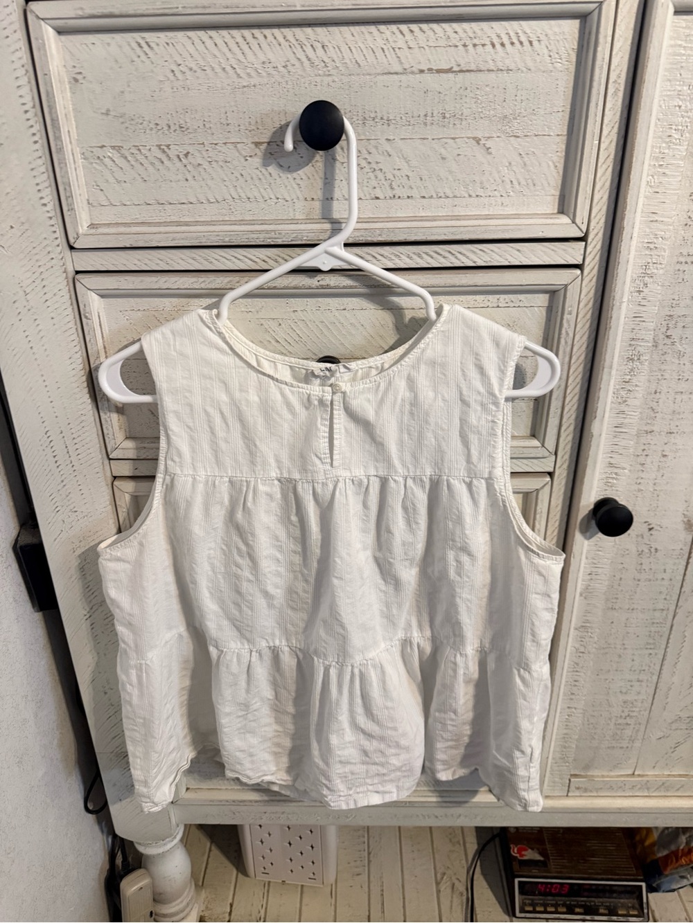 GAP White Sleeveless Tiered Casual Camisole